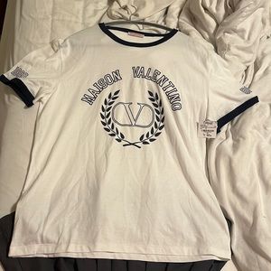 NEW MAISON LOGO PRINT CREWNECK T-SHIRT IN WHITE